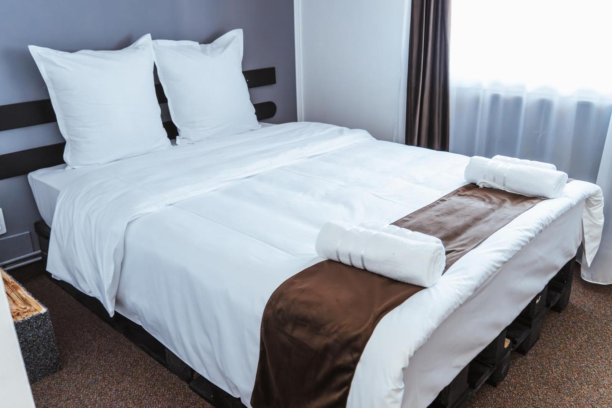 Casa Rosu Hotel Cluj-Napoca Ngoại thất bức ảnh