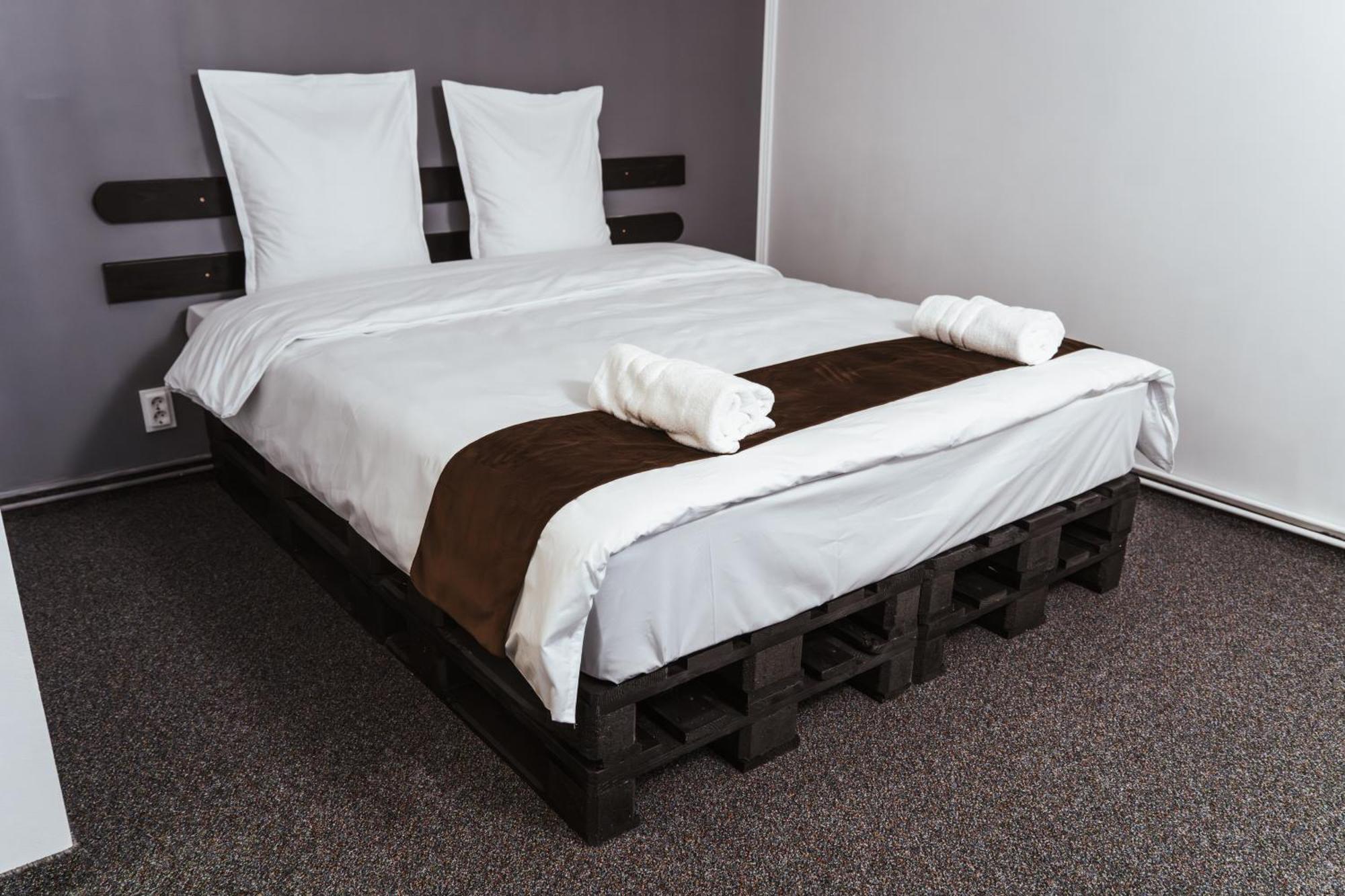 Casa Rosu Hotel Cluj-Napoca Ngoại thất bức ảnh