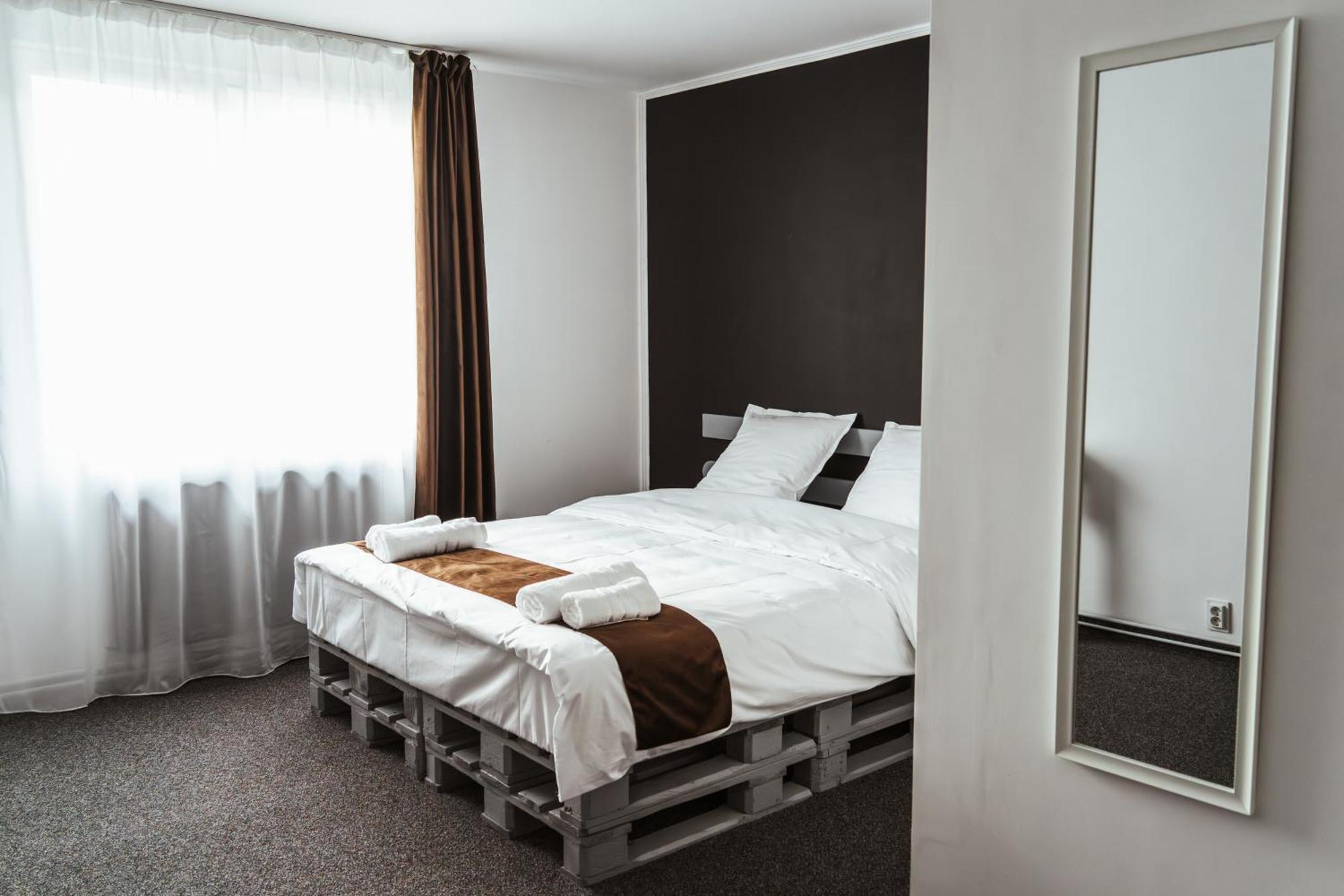 Casa Rosu Hotel Cluj-Napoca Ngoại thất bức ảnh