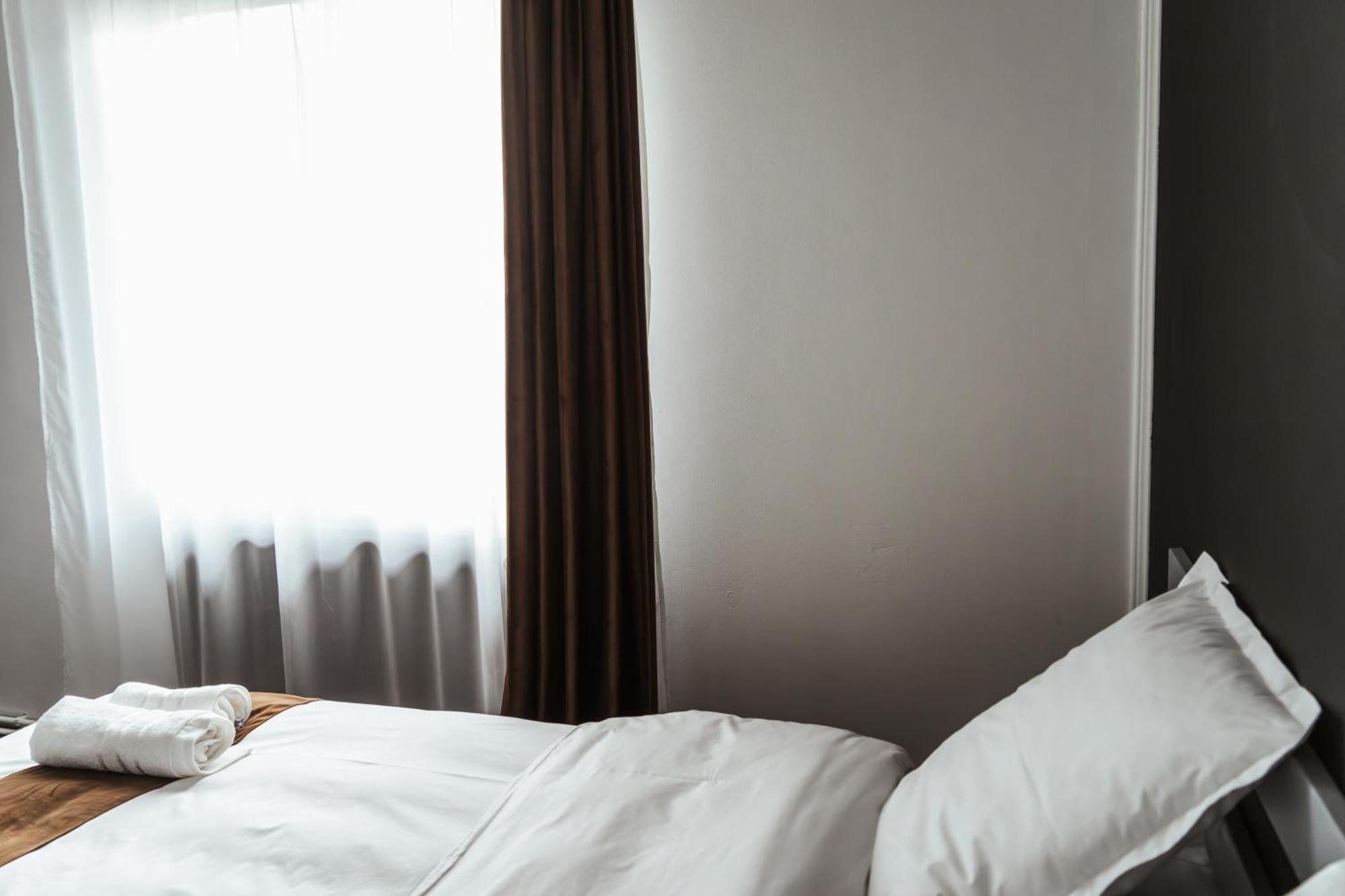 Casa Rosu Hotel Cluj-Napoca Ngoại thất bức ảnh