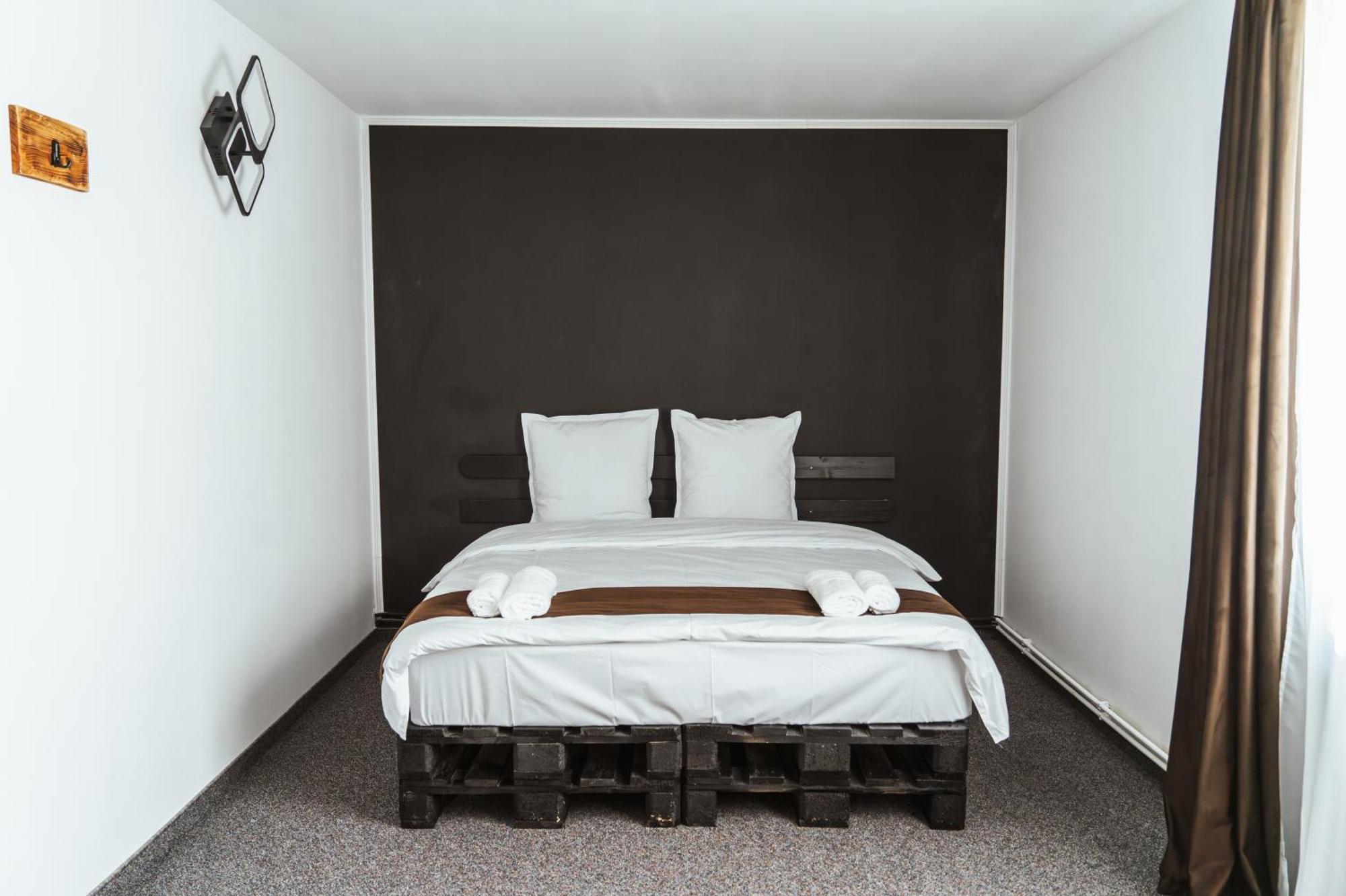 Casa Rosu Hotel Cluj-Napoca Ngoại thất bức ảnh