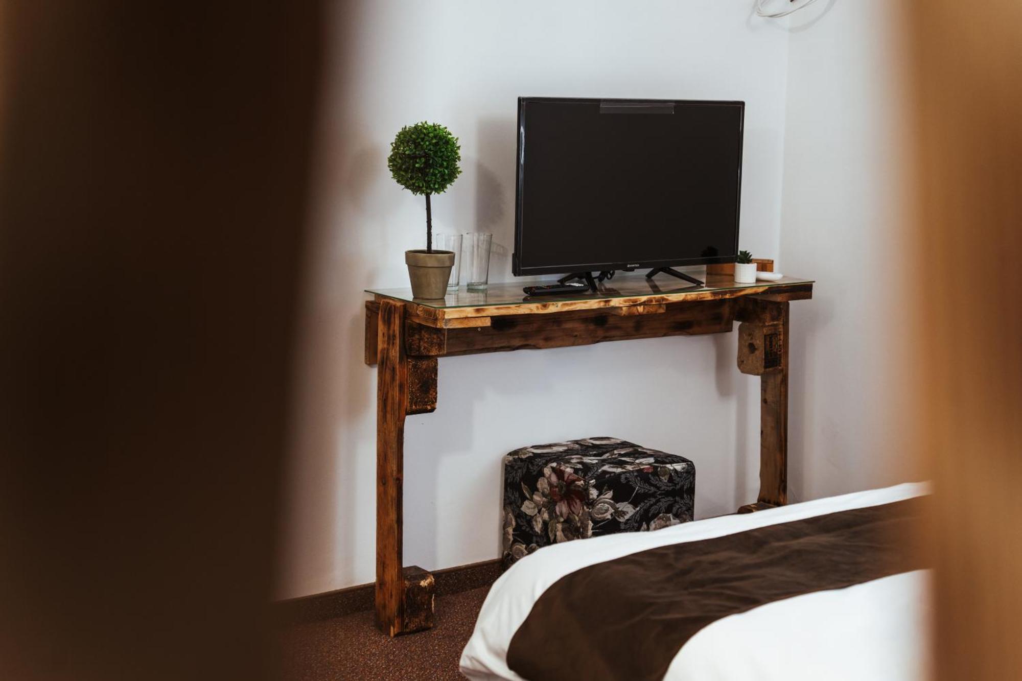 Casa Rosu Hotel Cluj-Napoca Ngoại thất bức ảnh