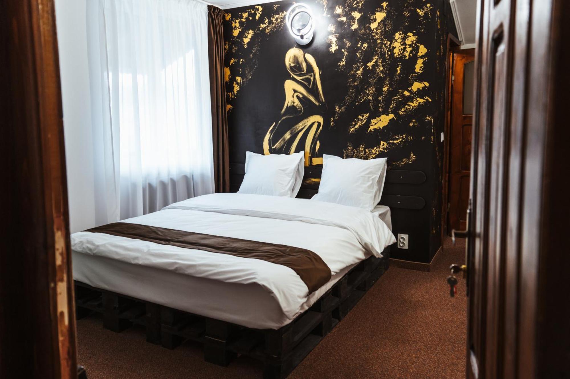 Casa Rosu Hotel Cluj-Napoca Ngoại thất bức ảnh